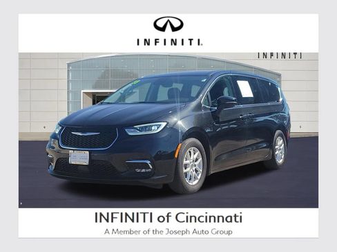 Used 2023 Chrysler Pacifica Touring-L FWD image 1