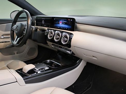 Used 2020 Mercedes-Benz CLA 250 image 19