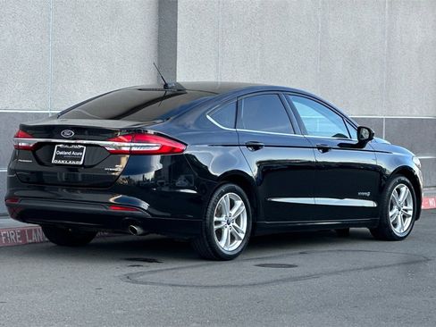 Used 2018 Ford Fusion SE image 4