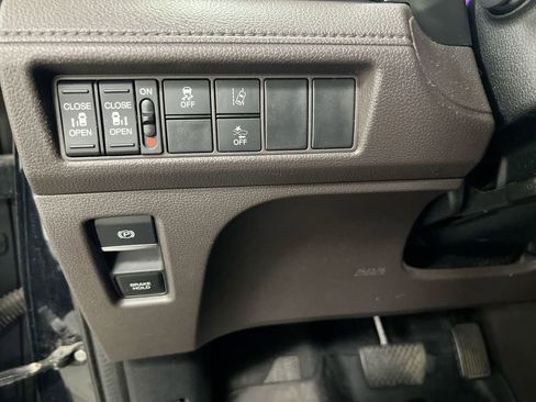 Used 2018 Honda Odyssey EX image 18