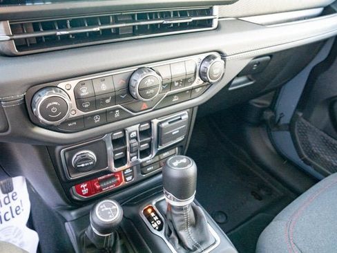 New 2025 Jeep Wrangler Unlimited Rubicon w/ Convenience Group image 19