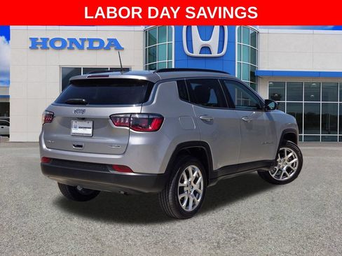 Used 2022 Jeep Compass Latitude AWD/4WD image 3
