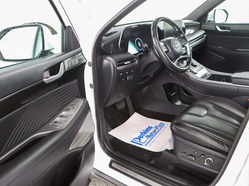 Used 2023 Hyundai Palisade Calligraphy image 3