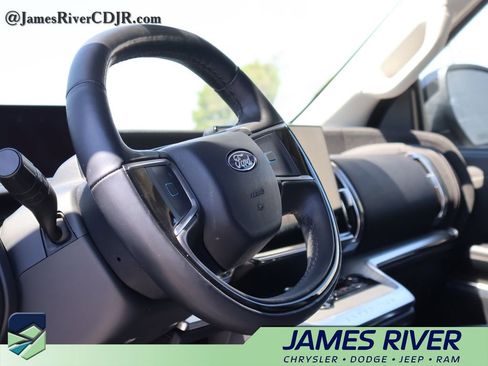Used 2025 Ford Expedition Max Platinum AWD/4WD image 26