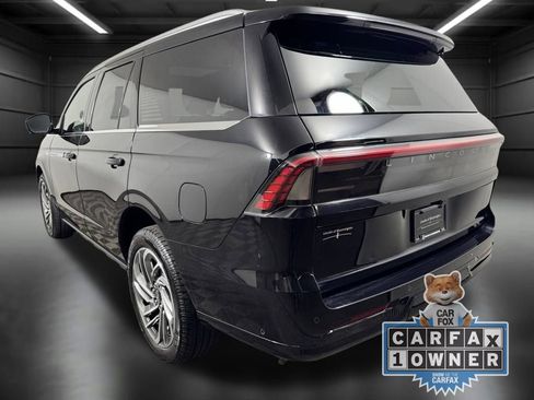 Used 2025 Lincoln Navigator Reserve image 5