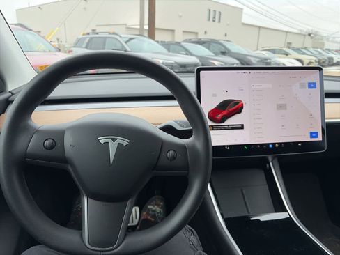 Used 2020 Tesla Model Y Performance image 18