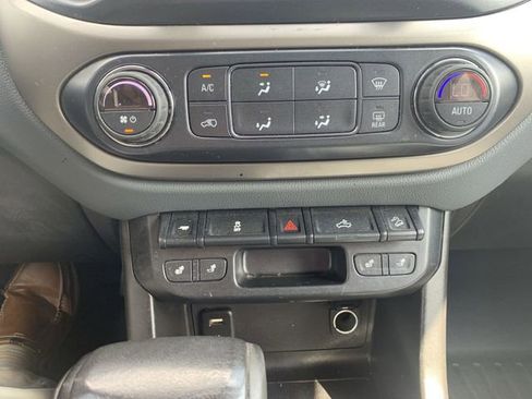 Used 2017 Chevrolet Colorado Z71 AWD/4WD image 16
