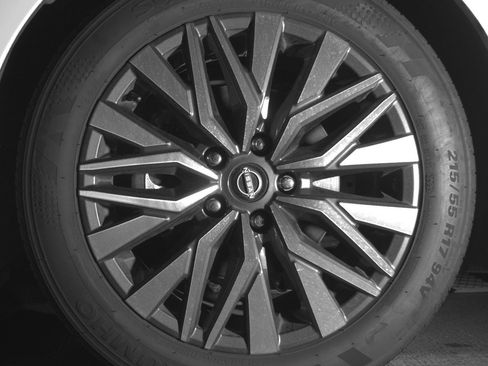Used 2025 Nissan Altima 2.5 SV FWD image 12