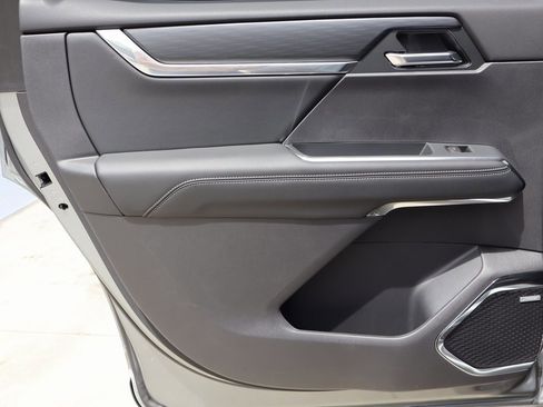 New 2025 GMC Acadia Elevation image 17