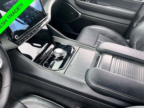 Used 2024 Jeep Wagoneer L Series II w/ Flexible Seating Group AWD/4WD image 18