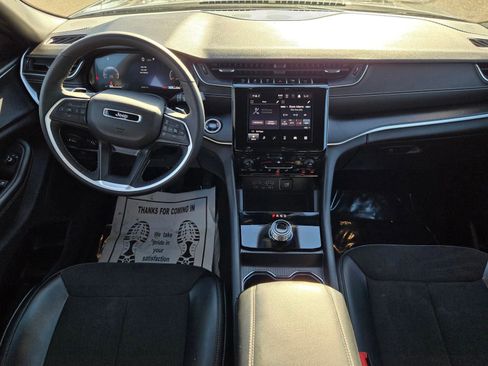 Used 2024 Jeep Grand Cherokee L Laredo image 12