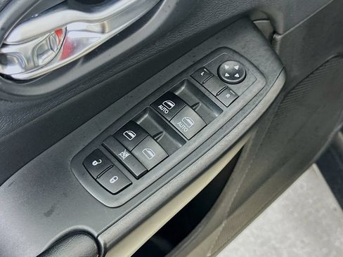 Used 2019 Jeep Cherokee Trailhawk AWD/4WD image 20