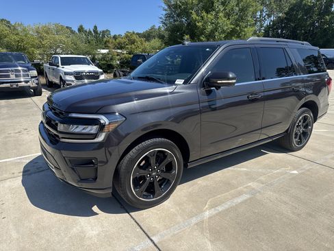 Used 2023 Ford Expedition Limited RWD image 4