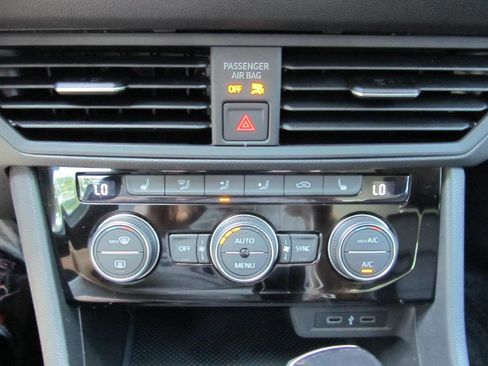 Used 2022 Volkswagen Jetta SE image 66