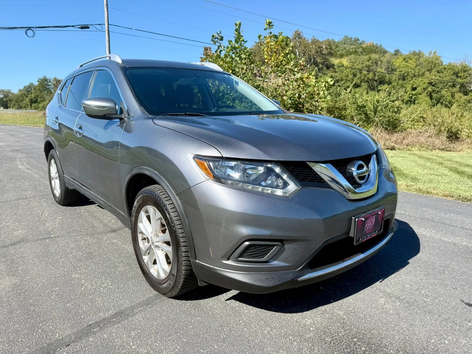 Used 2016 Nissan Rogue SV AWD/4WD image 3
