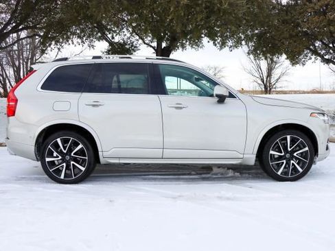 Used 2018 Volvo XC90 T6 Momentum w/ Convenience Package image 8