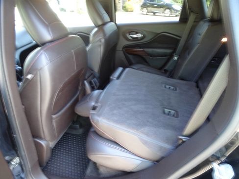 Used 2015 Jeep Cherokee Trailhawk w/ Leather Interior Group AWD/4WD image 31