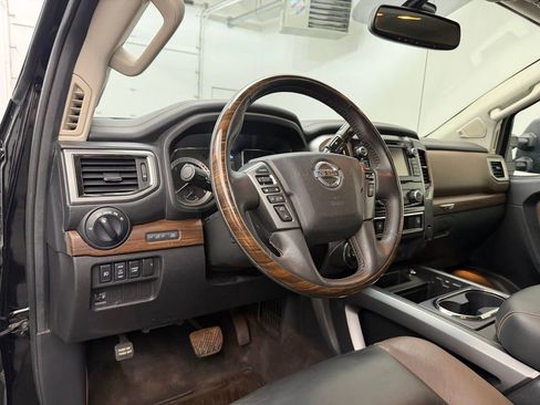 Used 2016 Nissan Titan Platinum Reserve AWD/4WD image 4