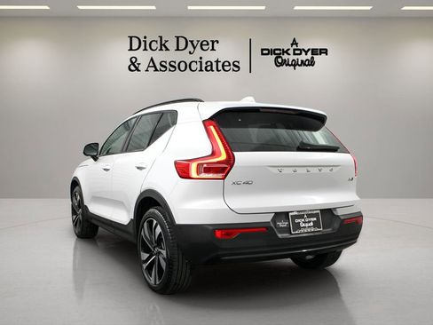 Certified 2025 Volvo XC40 B5 Ultra AWD/4WD image 4