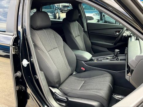 Used 2025 Honda Accord Sport image 9