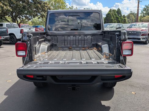 New 2025 Jeep Gladiator Sport image 14