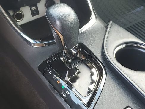Used 2015 Toyota Avalon XLE FWD image 32
