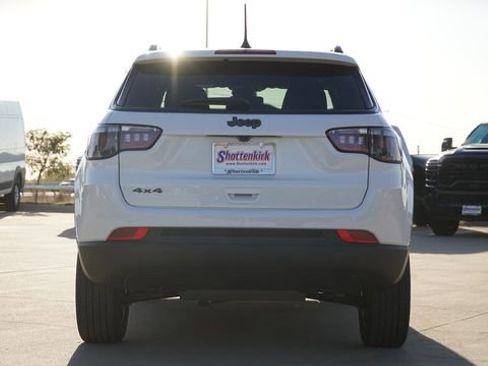 New 2026 Jeep Compass Latitude image 8