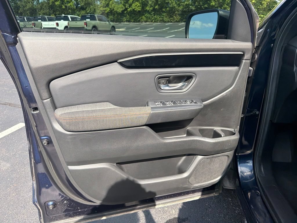 Certified 2025 Honda Pilot Sport image 17