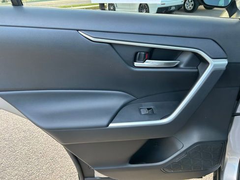 Used 2025 Toyota RAV4 XLE Premium image 28