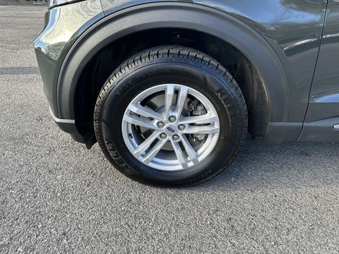 Used 2022 Ford Explorer XLT w/ Equipment Group 202A image 11