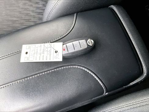 Used 2019 Nissan Rogue SV image 35