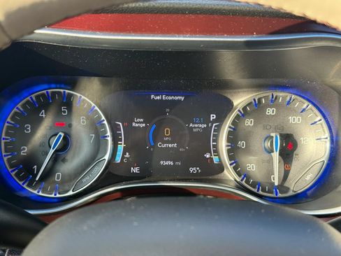 Used 2020 Chrysler Pacifica Limited FWD image 16