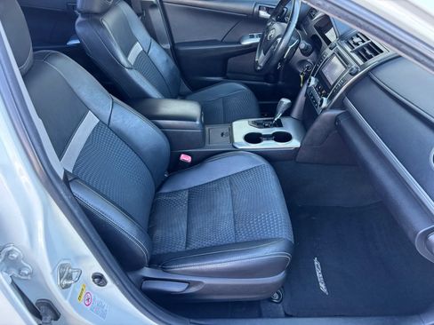 Used 2014 Toyota Camry SE FWD image 12