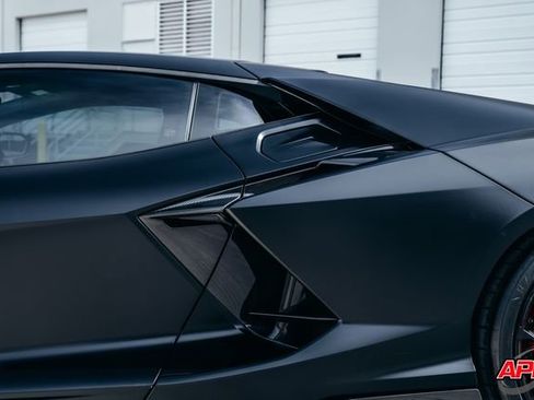 Used 2025 Lamborghini Revuelto image 70