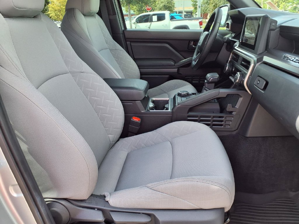 Used 2024 Toyota Tacoma SR5 AWD/4WD image 15