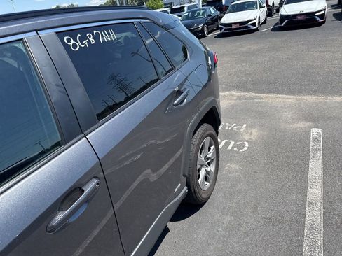 Used 2025 Toyota RAV4 XLE AWD/4WD image 4