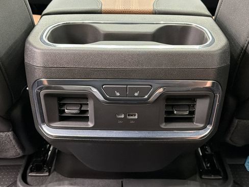 Used 2025 Chevrolet Silverado 1500 High Country AWD/4WD image 39