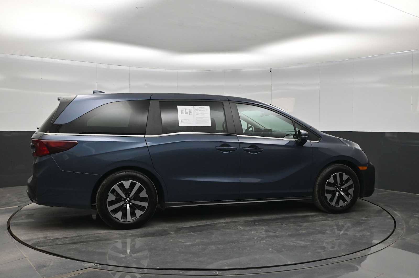 Used 2025 Honda Odyssey EX-L image 7