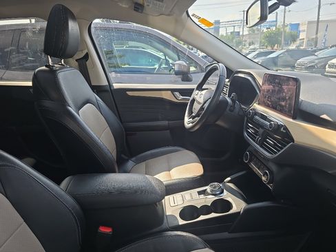 Used 2021 Ford Escape Titanium w/ Titanium Elite Package AWD/4WD image 7