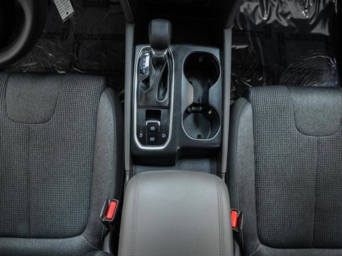 Used 2020 Hyundai Santa Fe SE image 29