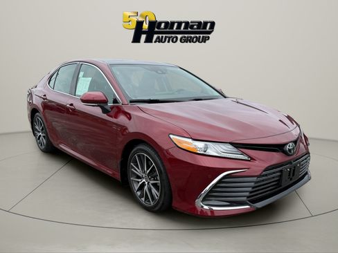 Used 2021 Toyota Camry XLE w/ Navigation Package FWD image 7