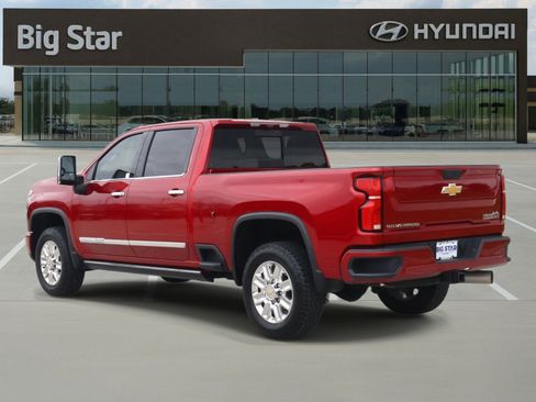 Used 2025 Chevrolet Silverado 2500 High Country w/ High Country Premium Package AWD/4WD image 3