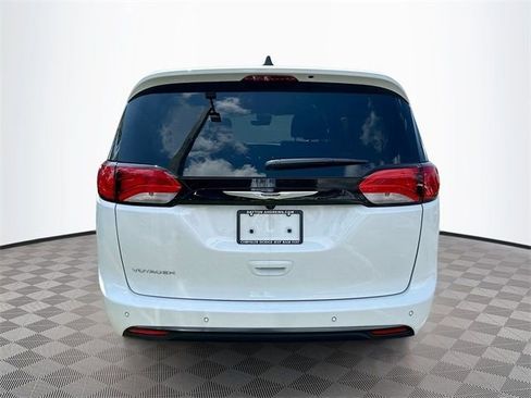 New 2026 Chrysler Voyager LX FWD image 5