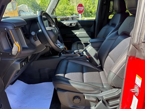 Used 2024 Ford Bronco Badlands w/ Sasquatch Package AWD/4WD image 15