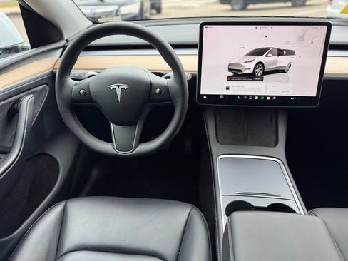 Used 2024 Tesla Model Y Long Range AWD/4WD image 24