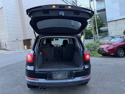 Used 2010 Volkswagen Tiguan S FWD image 10