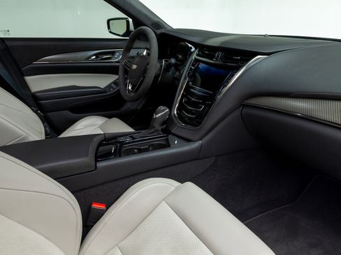 Used 2019 Cadillac CTS V w/ Carbon Fiber Package image 32