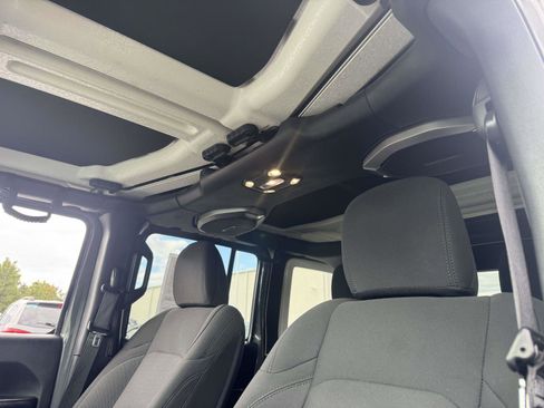 Used 2021 Jeep Wrangler Sport image 21