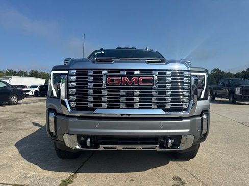 Used 2024 GMC Sierra 2500 Denali w/ Technology Package AWD/4WD image 8