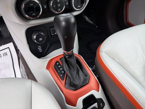 Used 2017 Jeep Renegade Limited AWD/4WD image 20